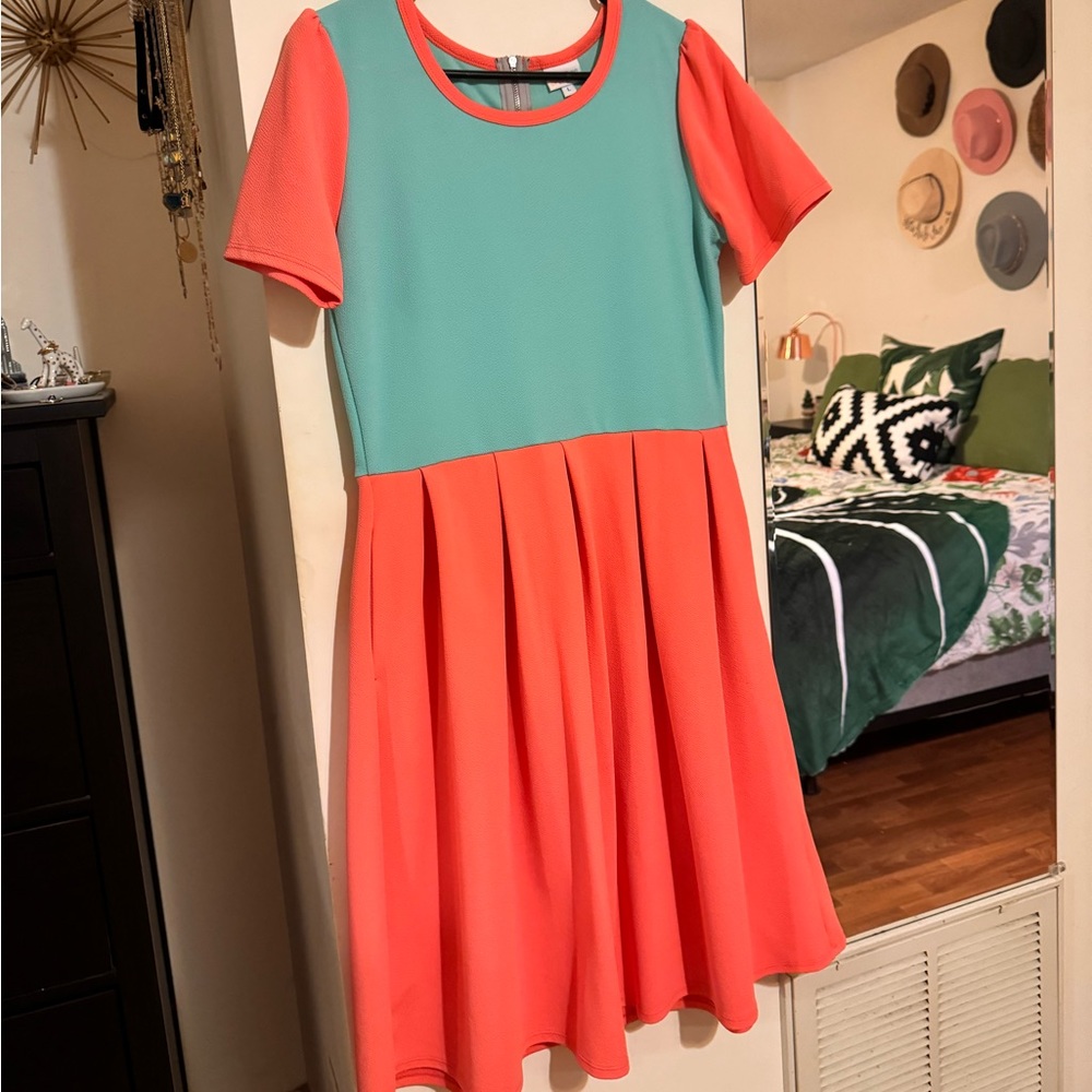 Lularoe Amelia Size L with pockets